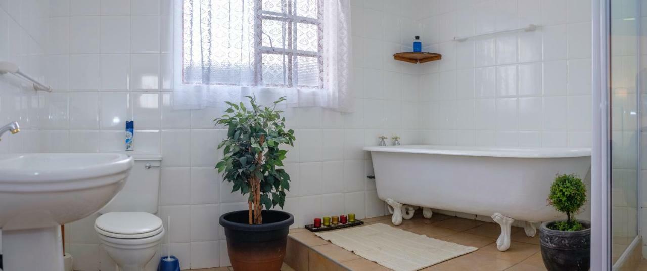 Crowned Crane Hotel Gonubie Ngoại thất bức ảnh