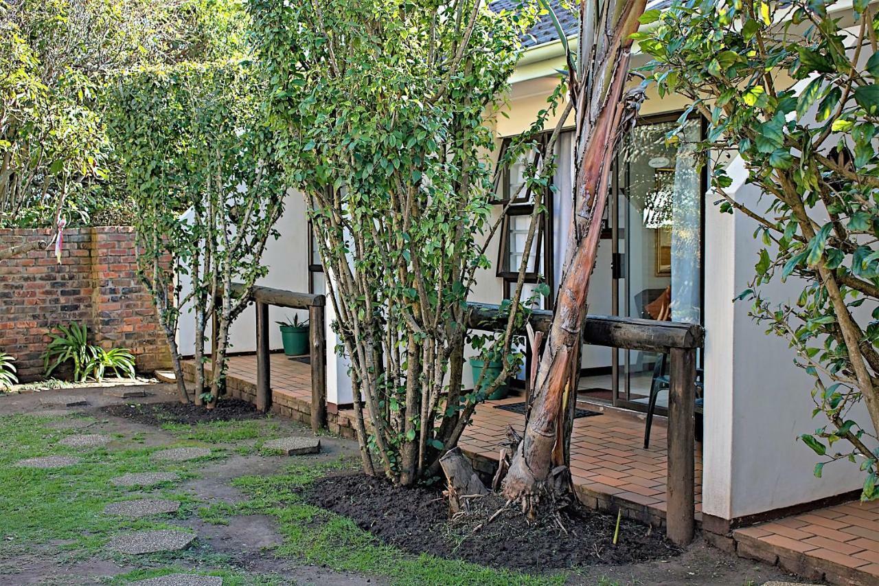 Crowned Crane Hotel Gonubie Ngoại thất bức ảnh
